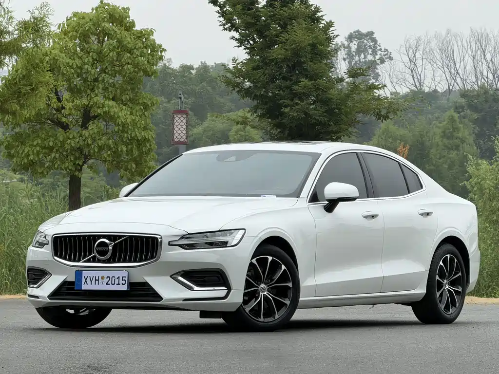Volvo S60 2021 — фото 1
