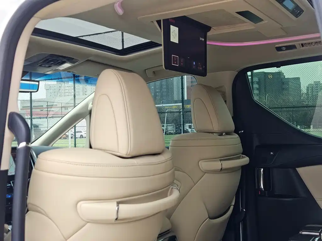 Toyota Vellfire 2022 — фото 16