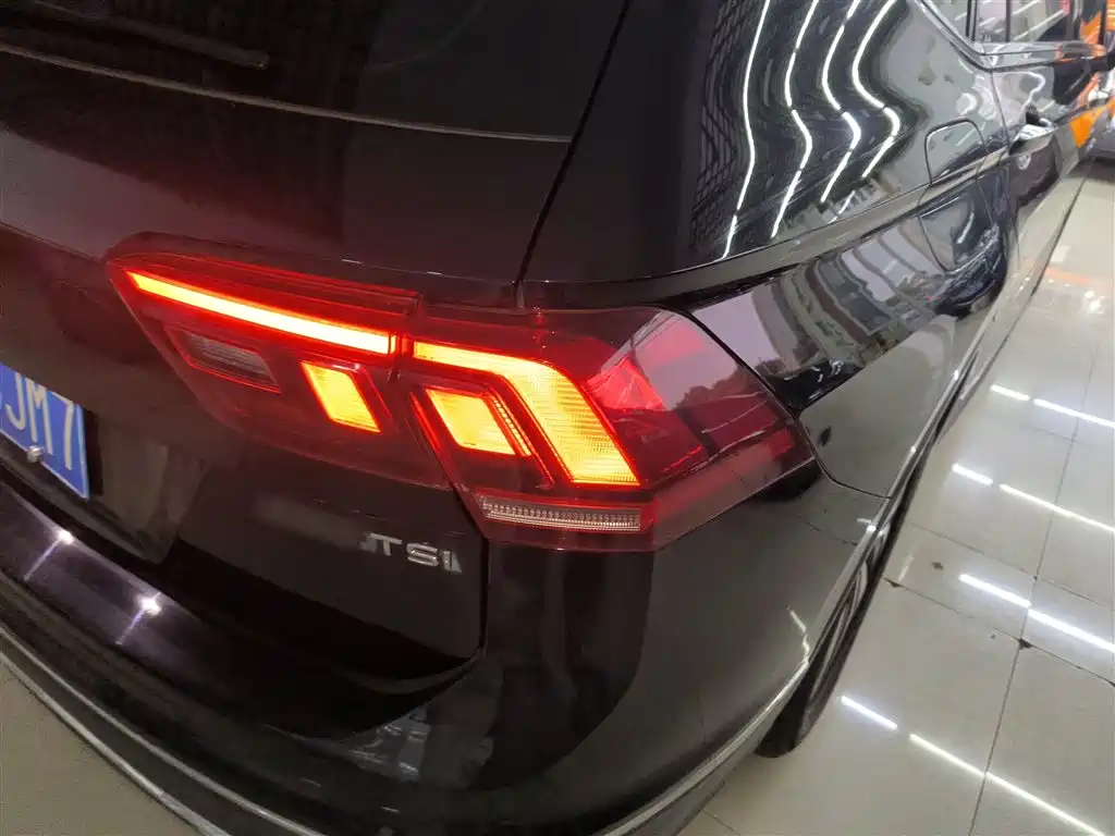 Volkswagen Tiguan L 2022 — фото 8