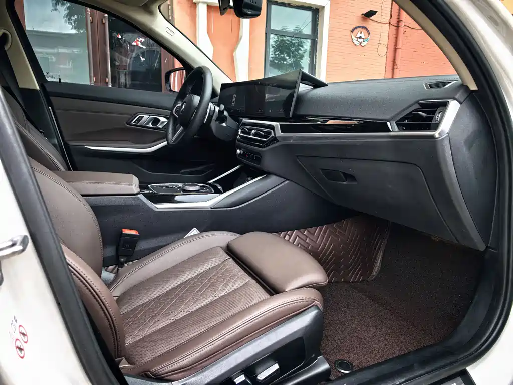 BMW 3 Series 2023 — фото 16
