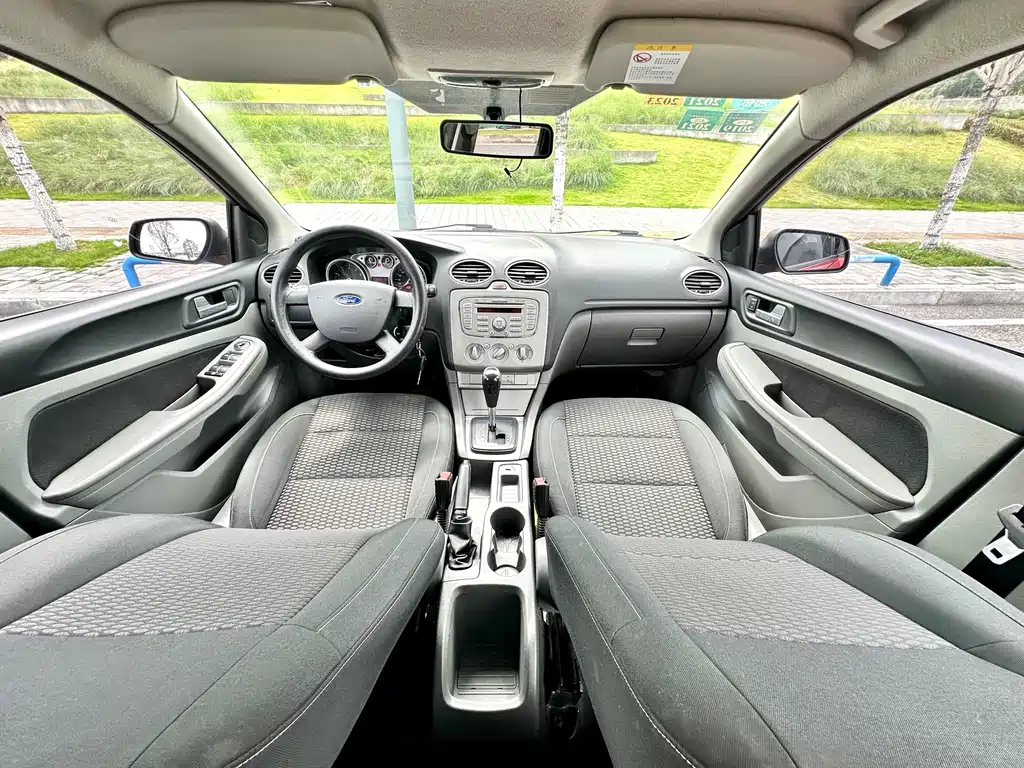 Ford Focus 2015 — фото 37