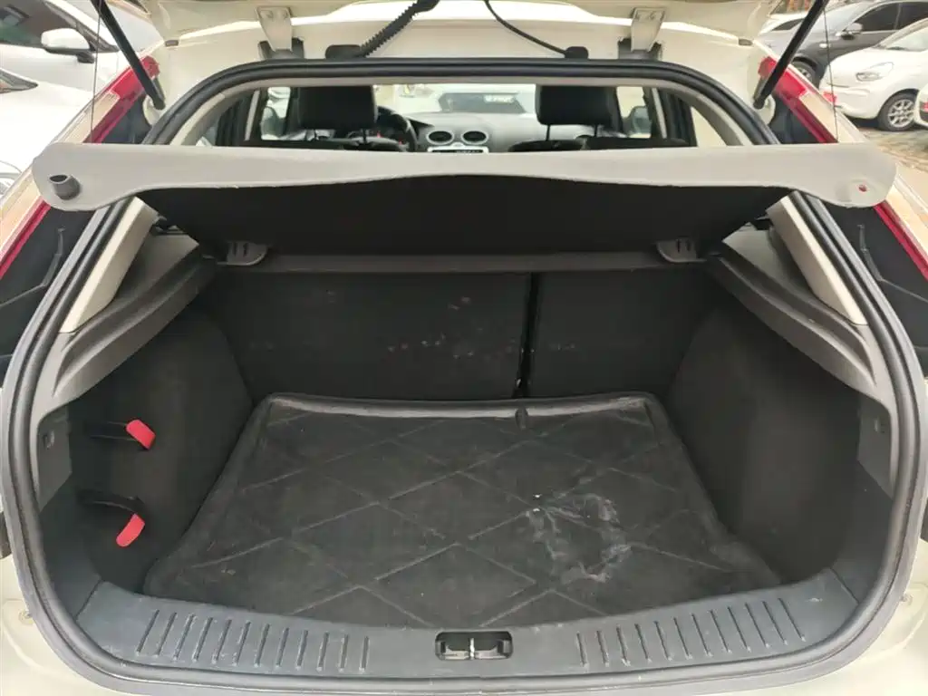 Ford Focus 2014 — фото 19