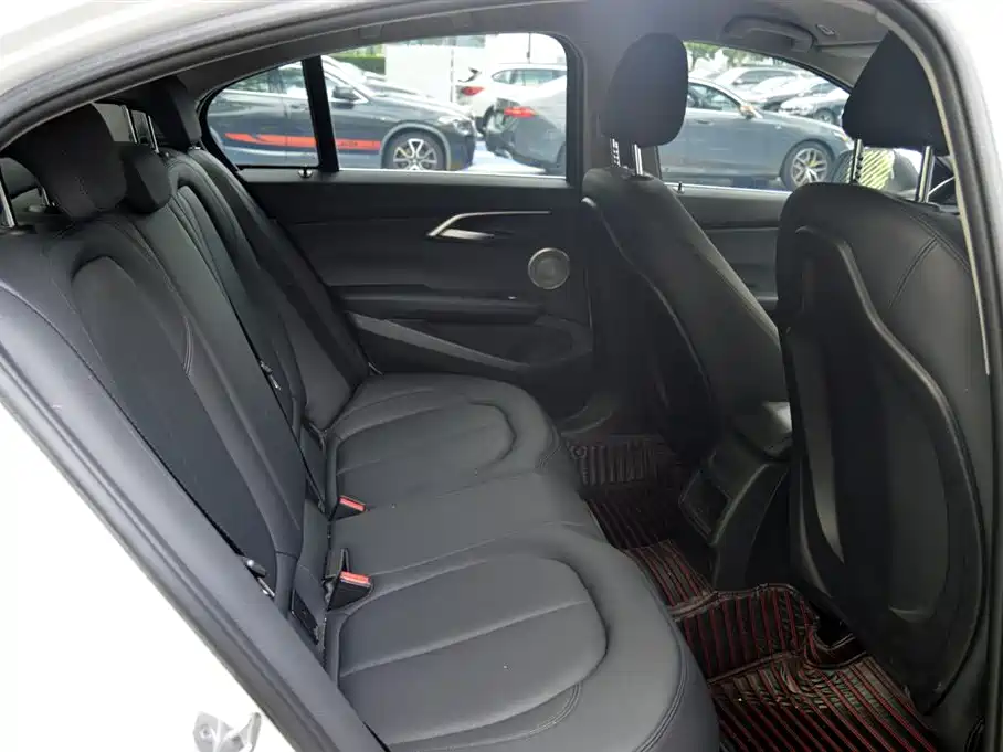 BMW 1 Series 2022 — фото 10