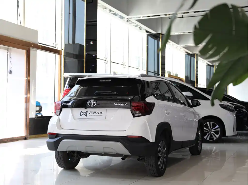 Toyota Yaris L 2022 — фото 15