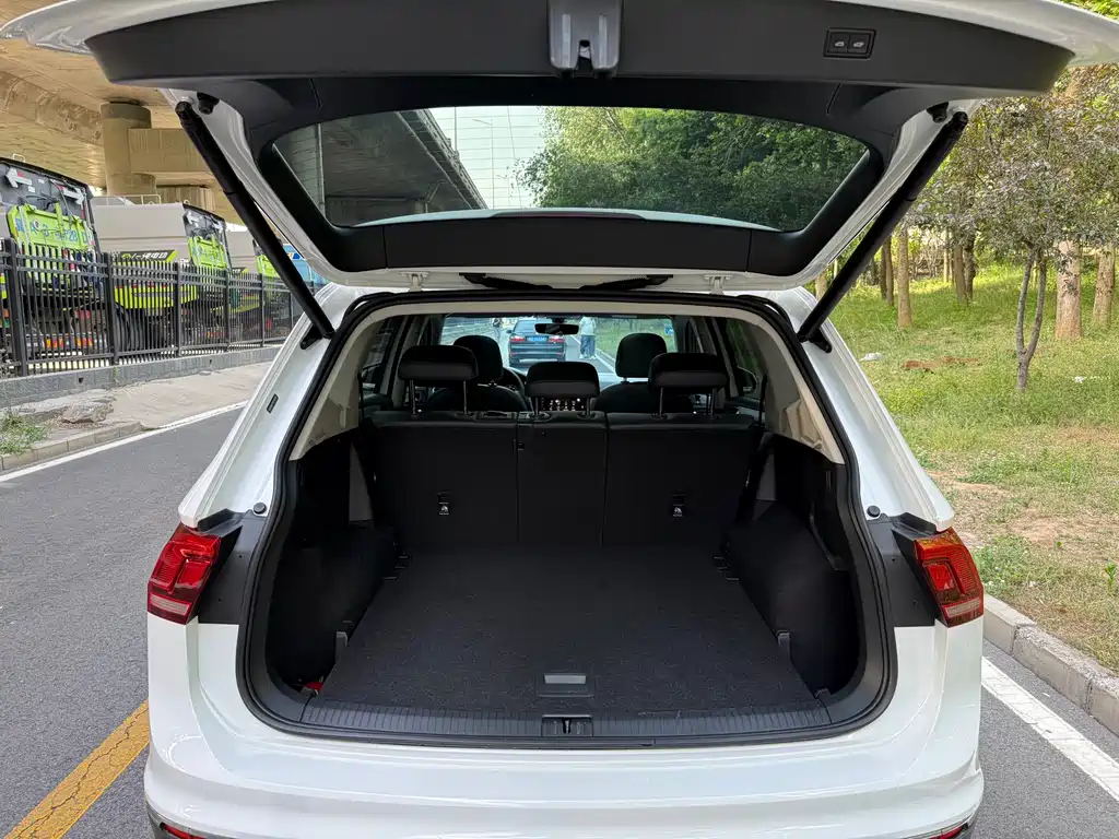 Volkswagen Tiguan L 2020 — фото 20