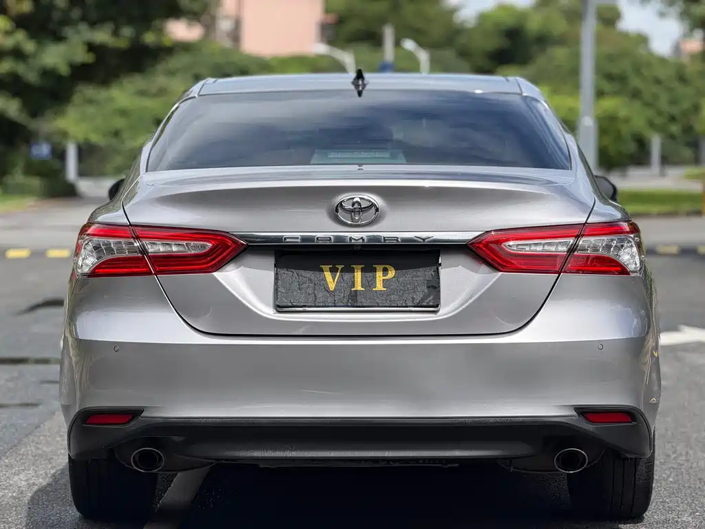 Toyota Camry 2023 — фото 12