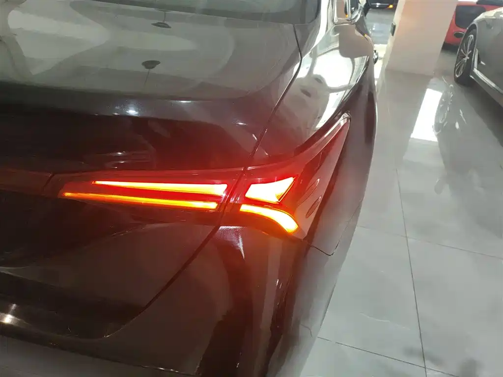 Toyota Avalon 2023 — фото 23