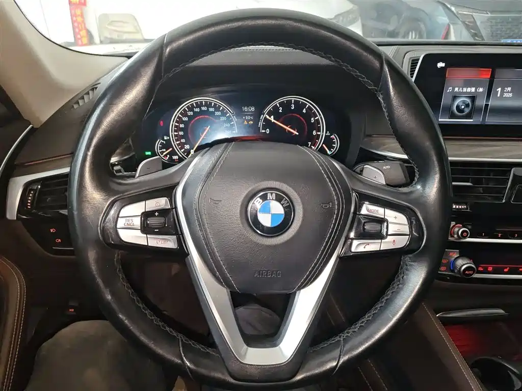 BMW 5 Series 2018 — фото 11
