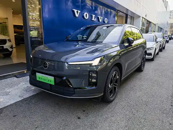 Volvo XC70 Plug-In Hybrid 2025