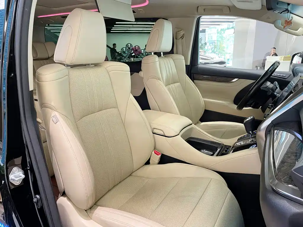 Toyota Alphard 2020 — фото 14