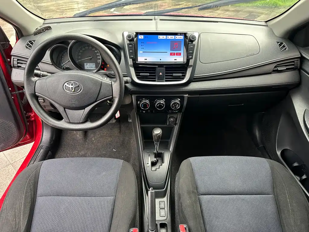 Toyota Yaris L 2017 — фото 9