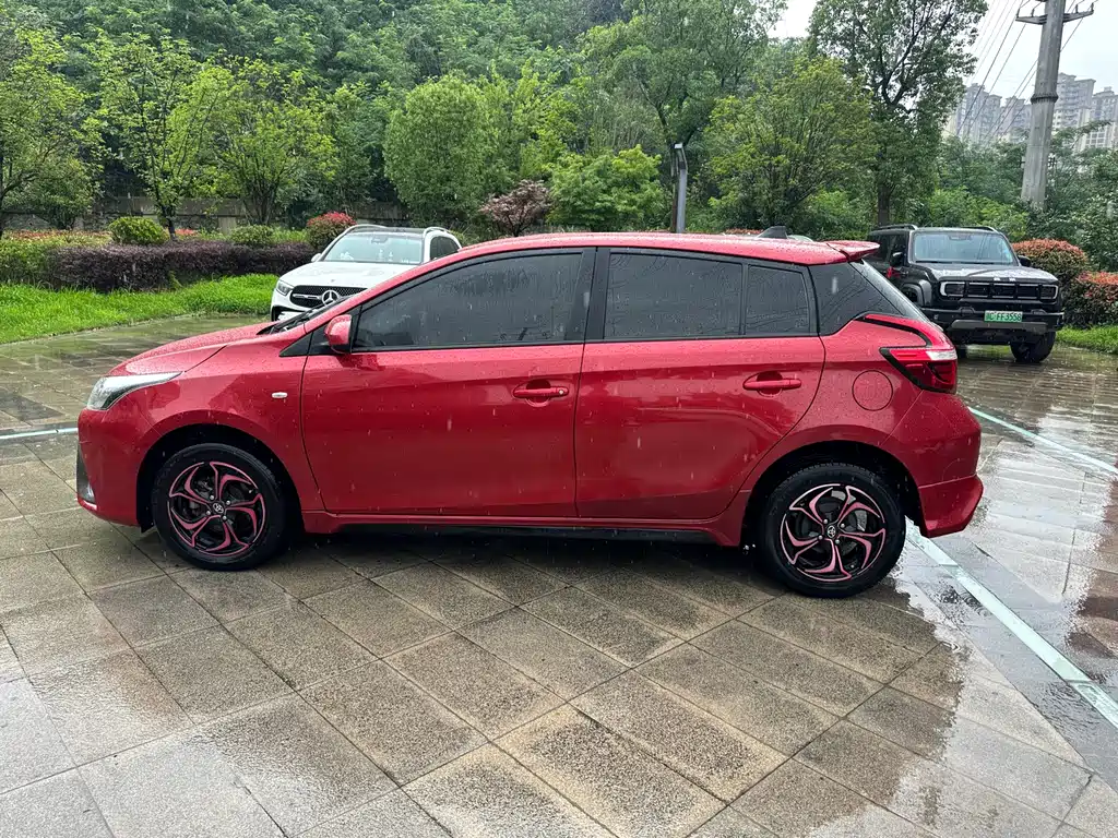 Toyota Yaris L 2017 — фото 13
