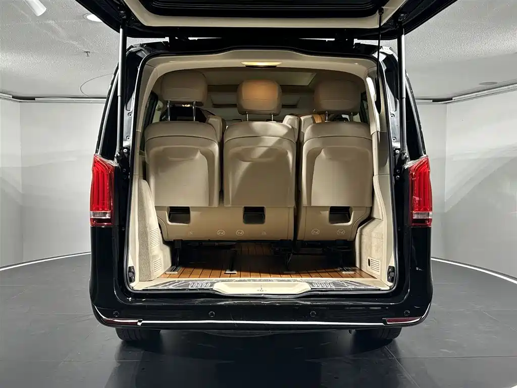 Mercedes-Benz V-Class 2021 — фото 18