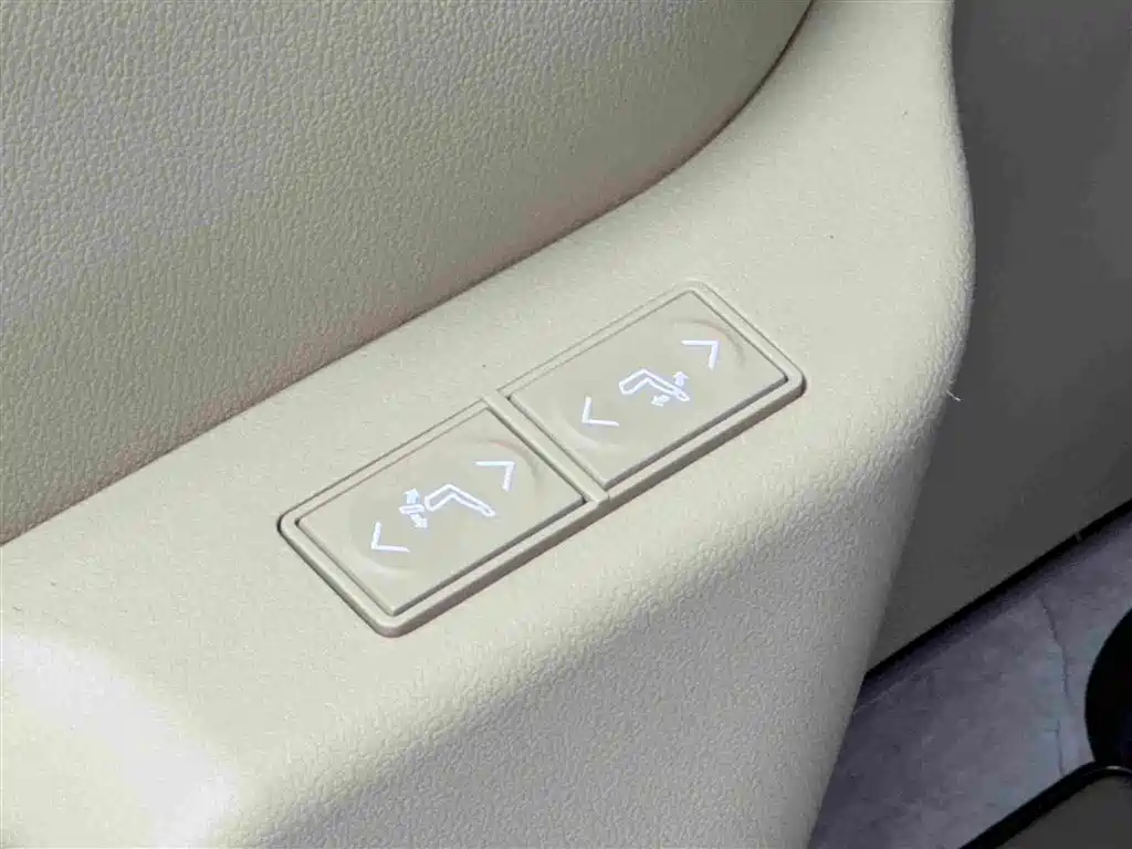 Toyota Sienna 2023 — фото 13