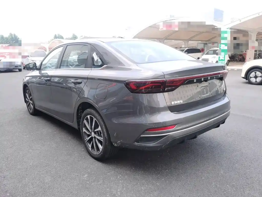 Geely Emgrand 2025