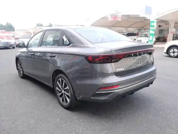 Geely Emgrand 2025