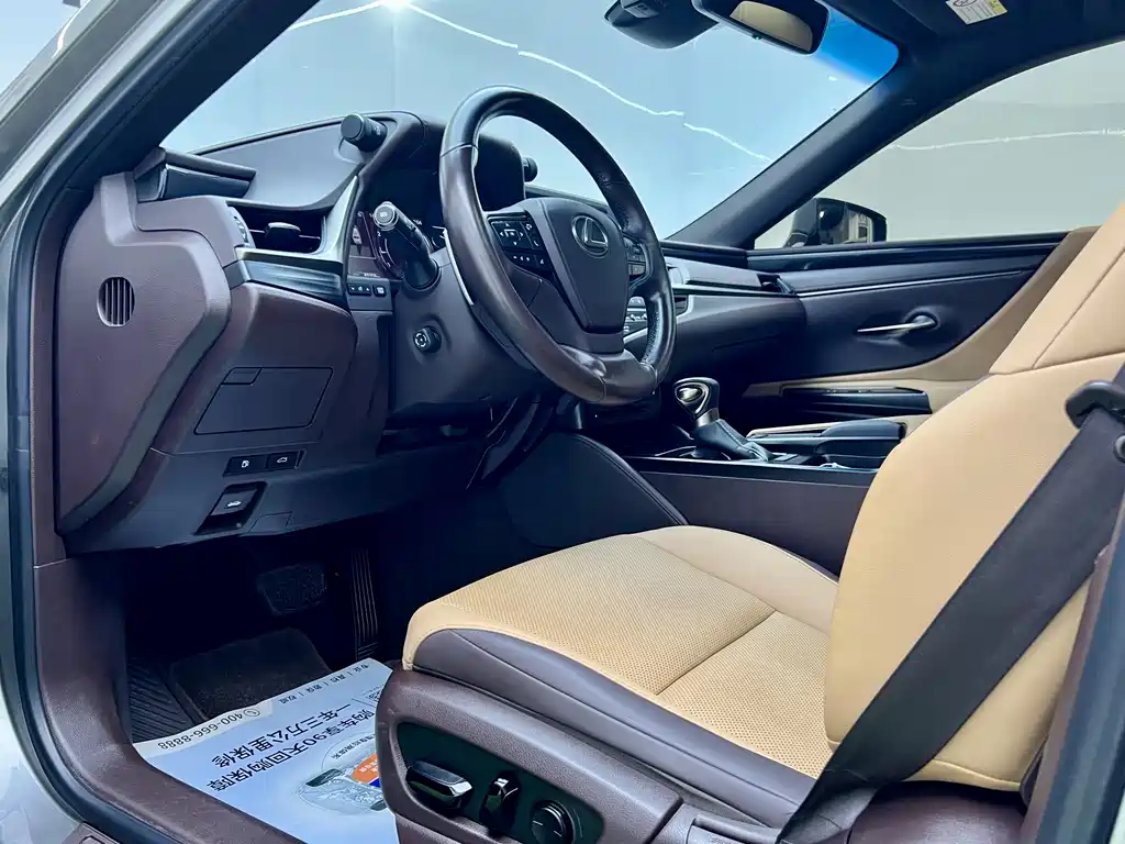 Lexus ES 2021 — фото 12