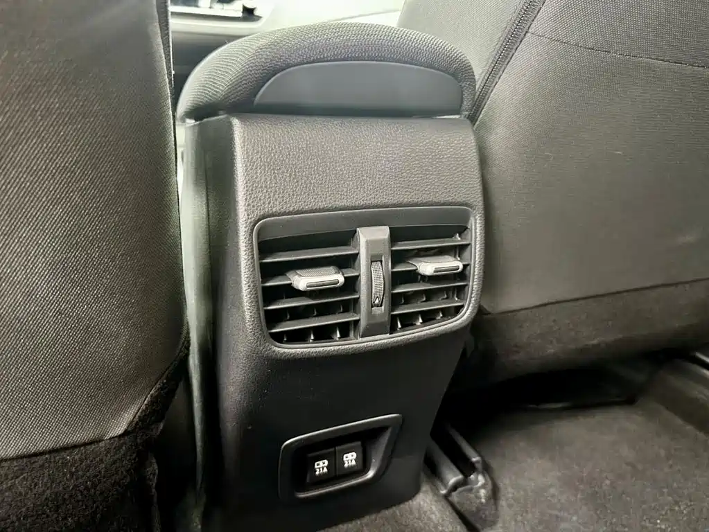 Toyota Corolla 2023 — фото 23