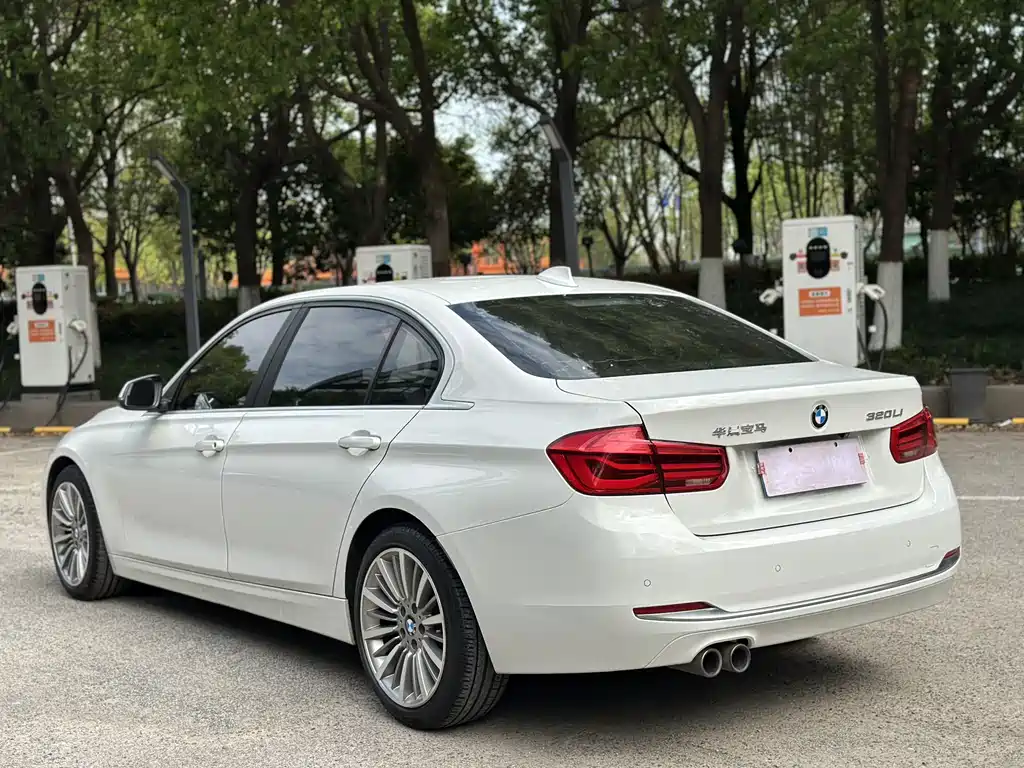 BMW 3 Series 2018 — фото 6