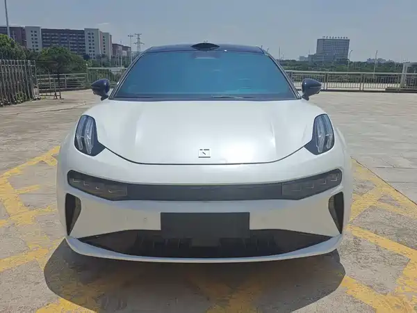 Zeekr 001 2024