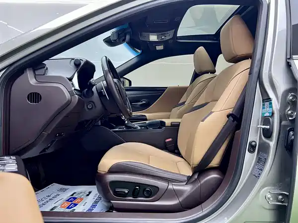 Lexus ES 2020