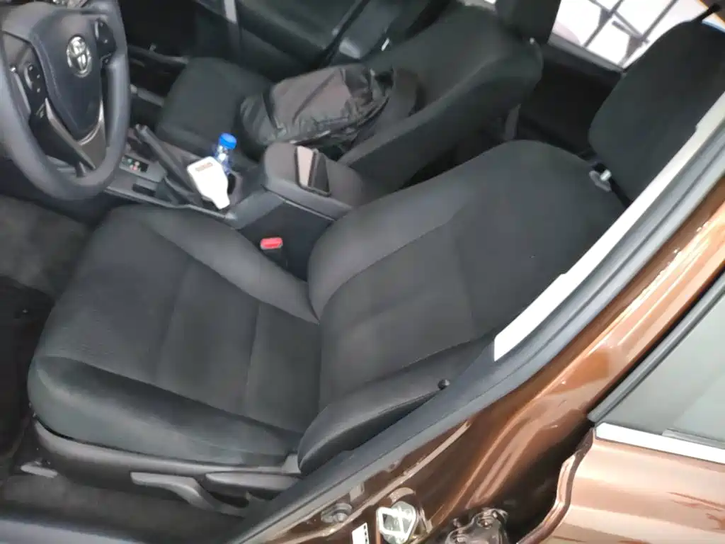 Toyota RAV4 2017 — фото 15
