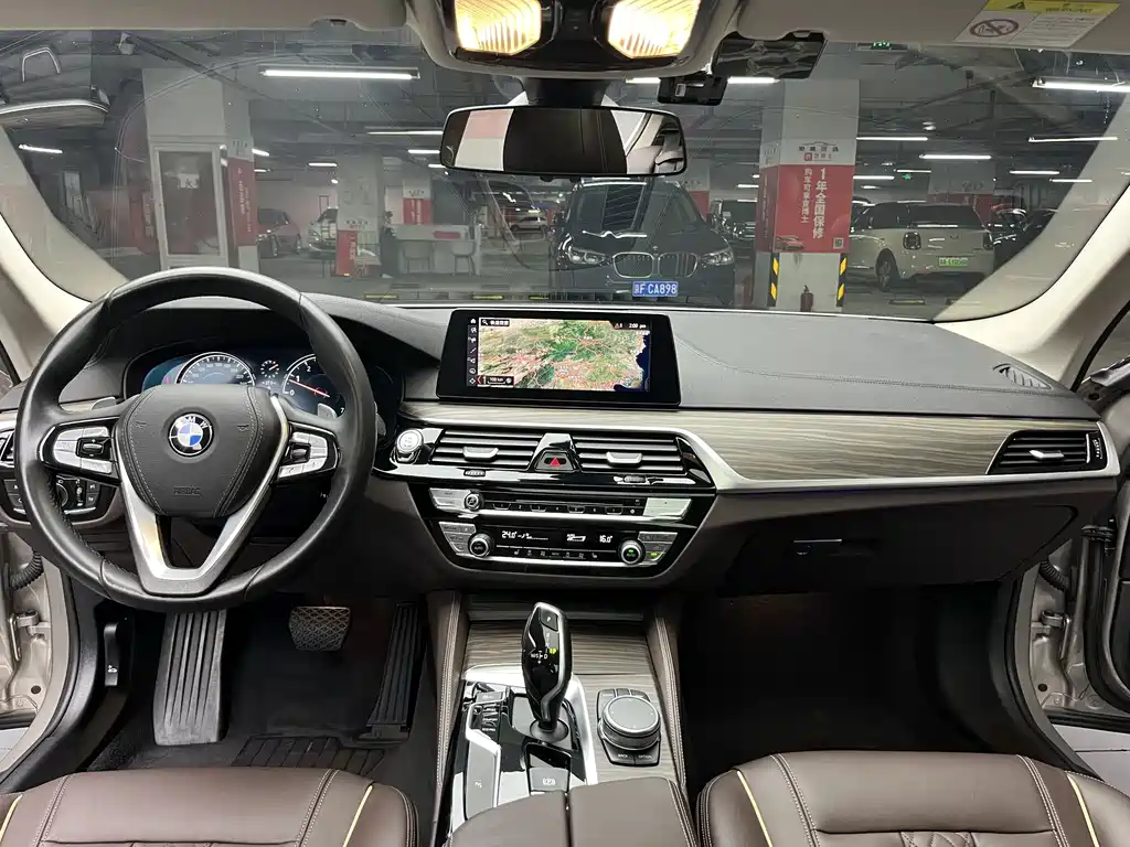 BMW 5 Series 2018 — фото 27