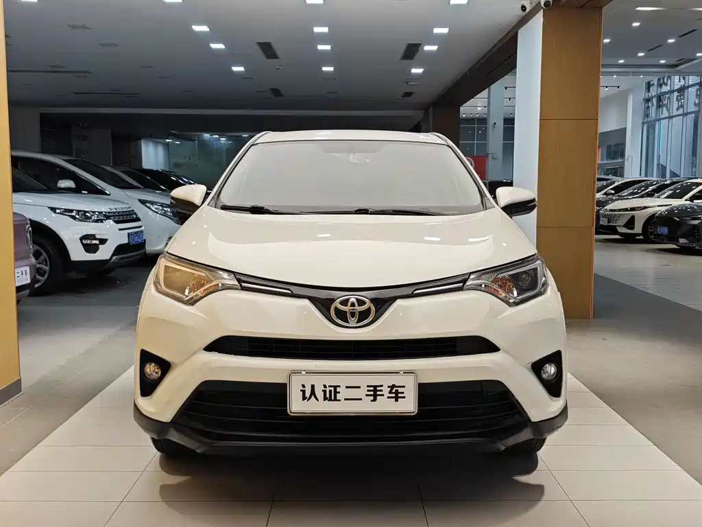 Toyota RAV4 2017 — фото 3