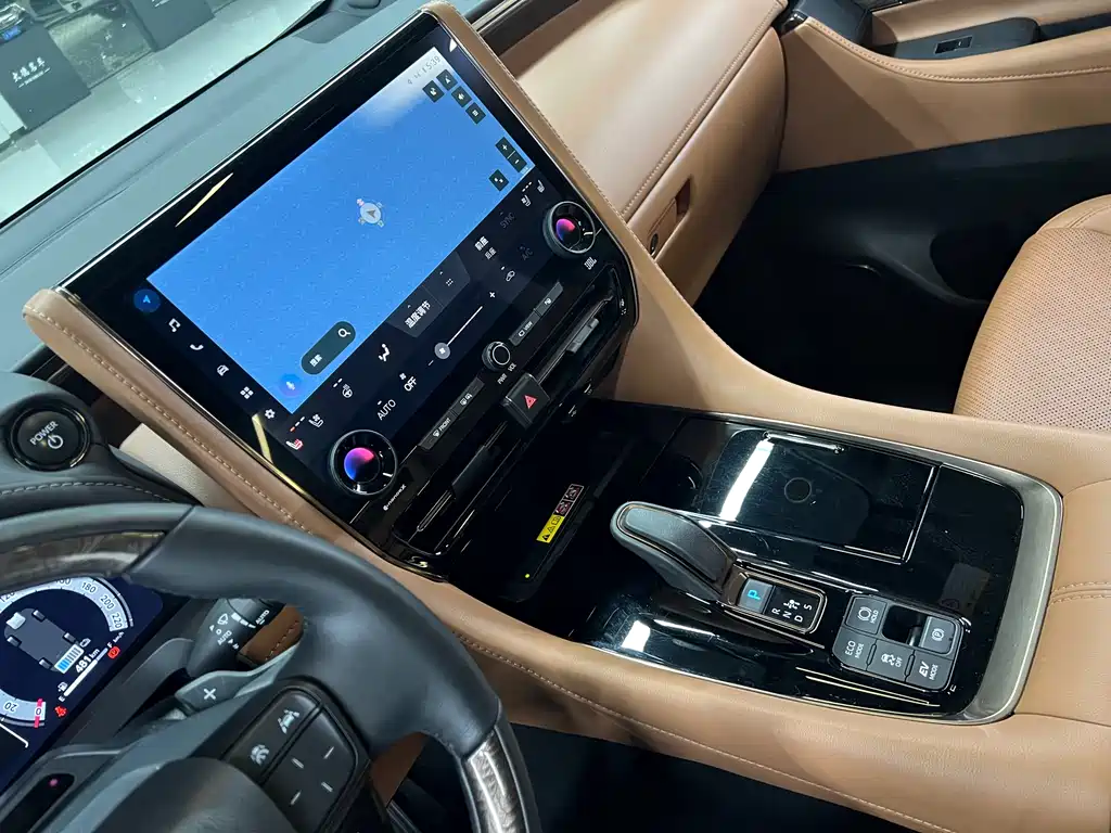 Toyota Alphard 2023 — фото 26