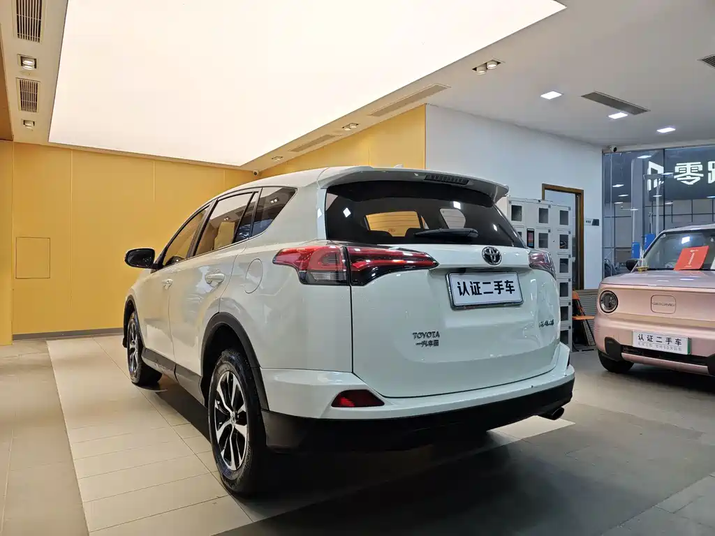 Toyota RAV4 2017 — фото 24