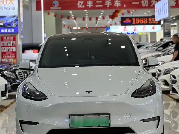Tesla Model Y 2024