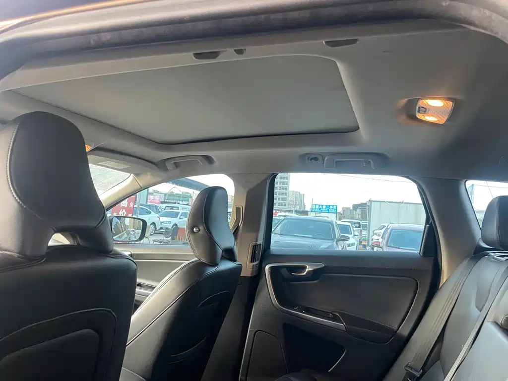 Volvo XC60 2017 — фото 10