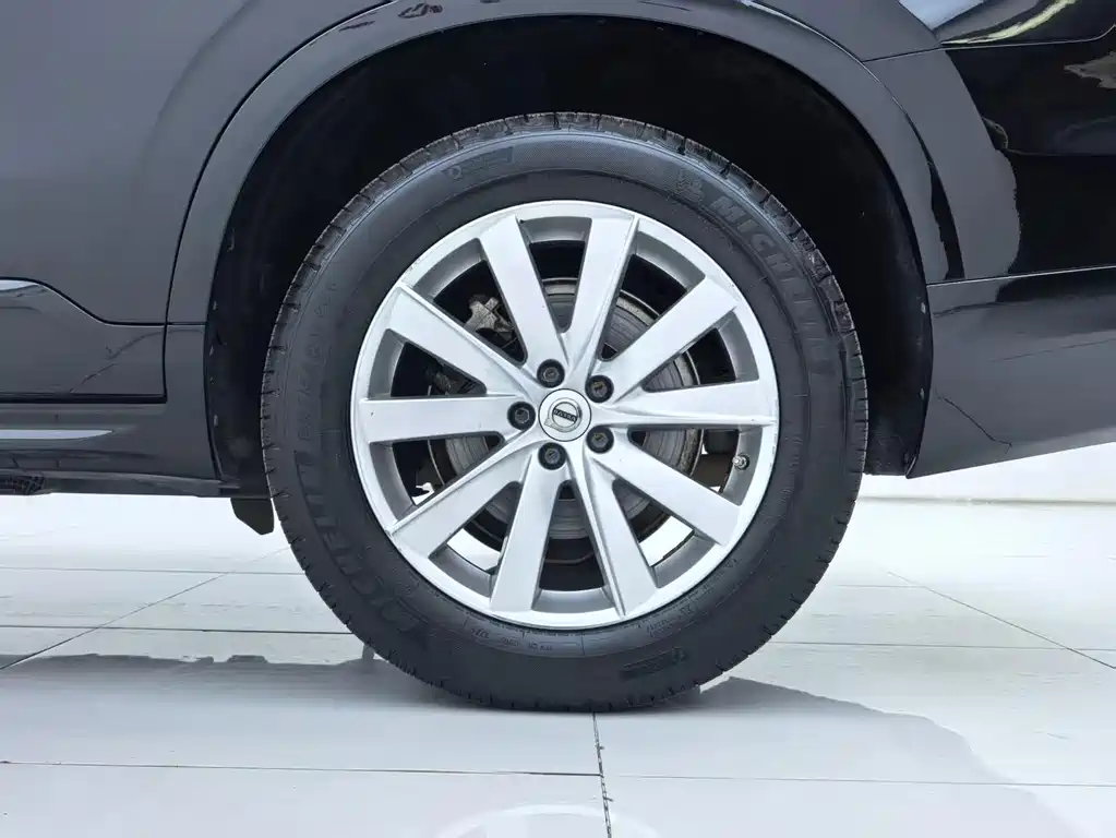 Volvo XC90 2017 — фото 25