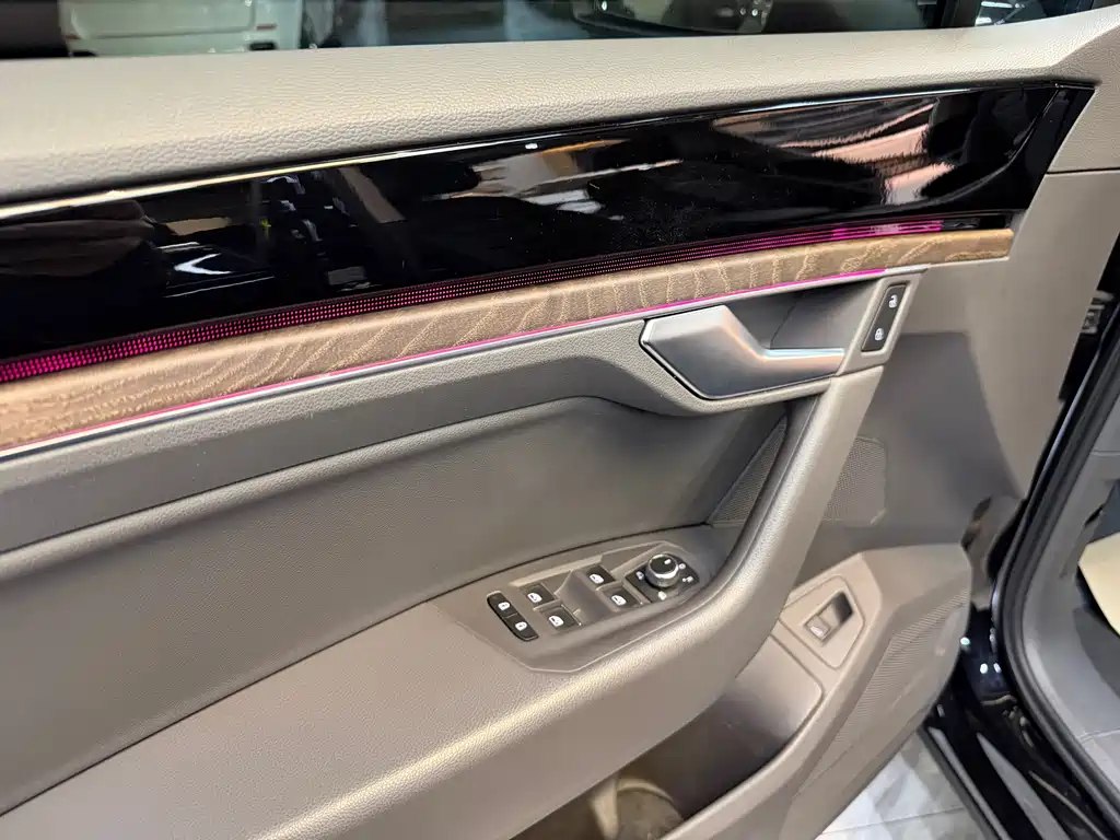 Volkswagen Touareg 2019 — фото 22
