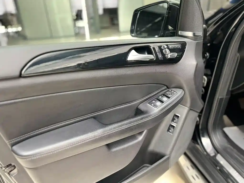 Mercedes-Benz GLS 2017 — фото 8