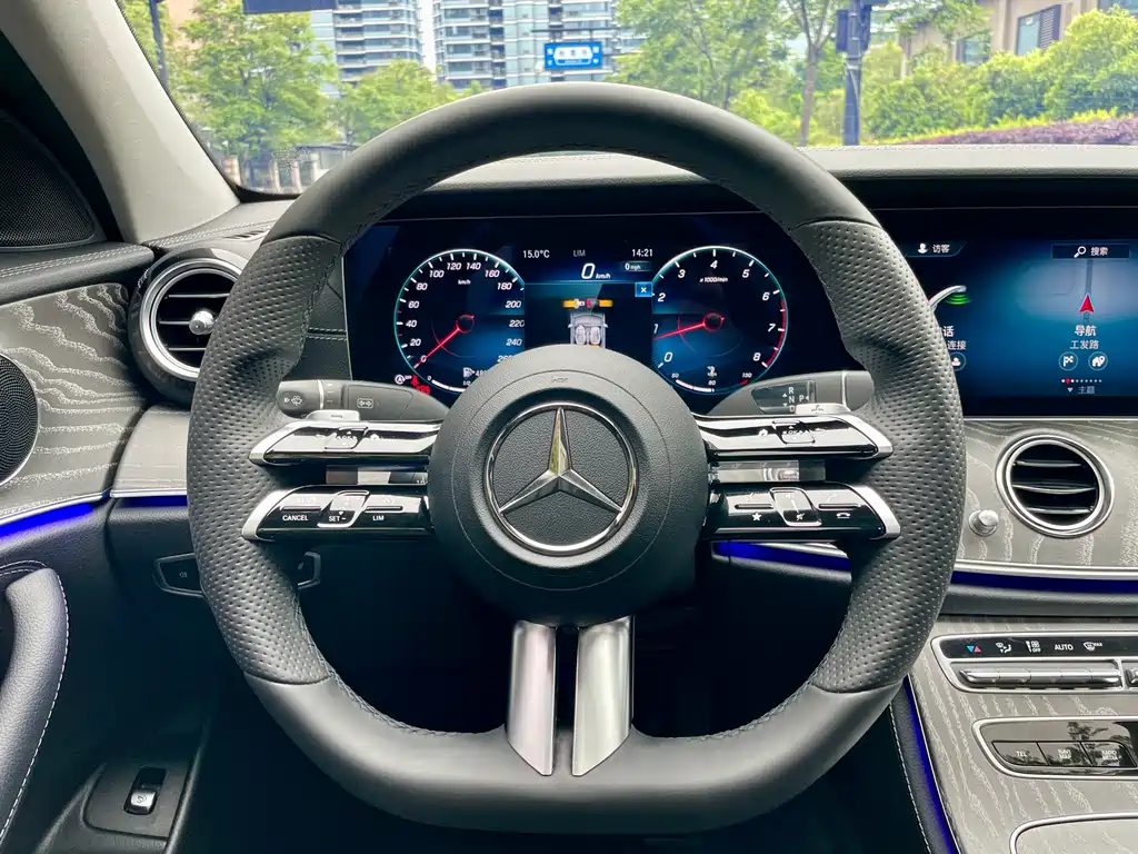Mercedes-Benz E-Class 2023 — фото 11