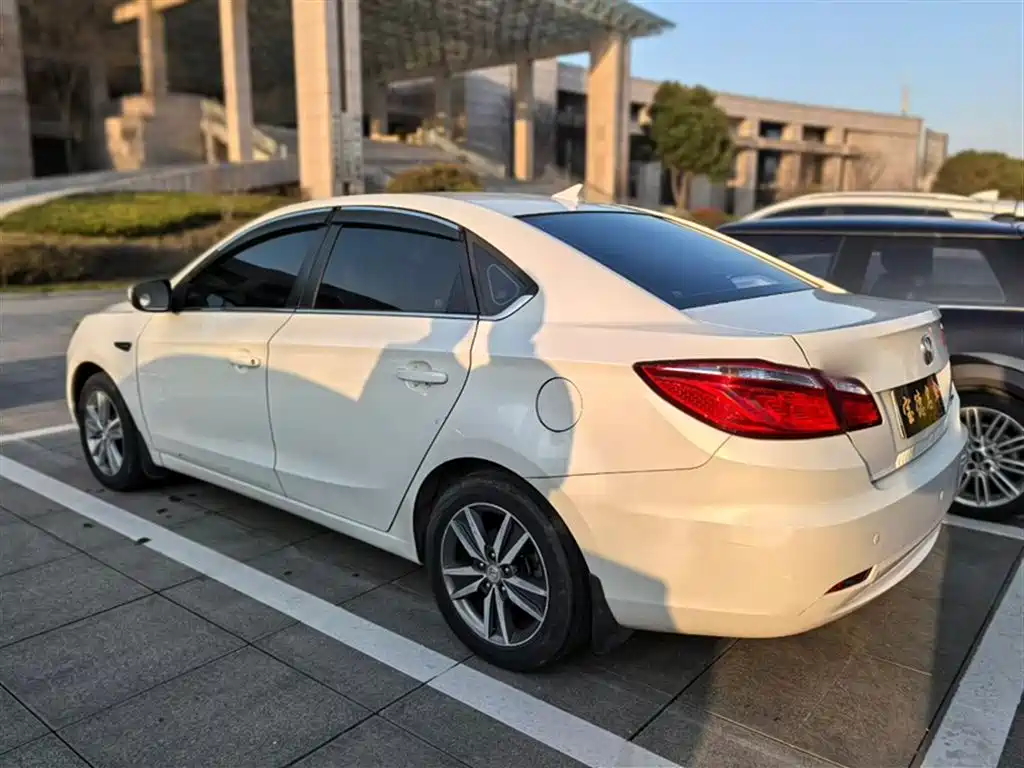 Changan Eado 2015 — фото 18