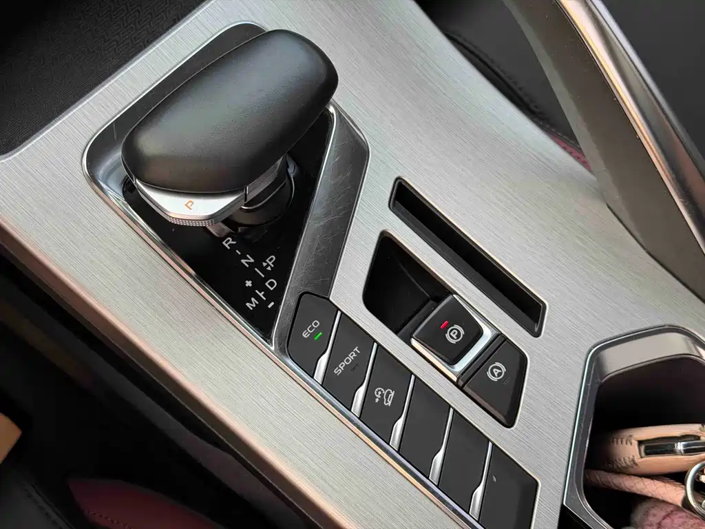 Geely Binyue 2021 — фото 16