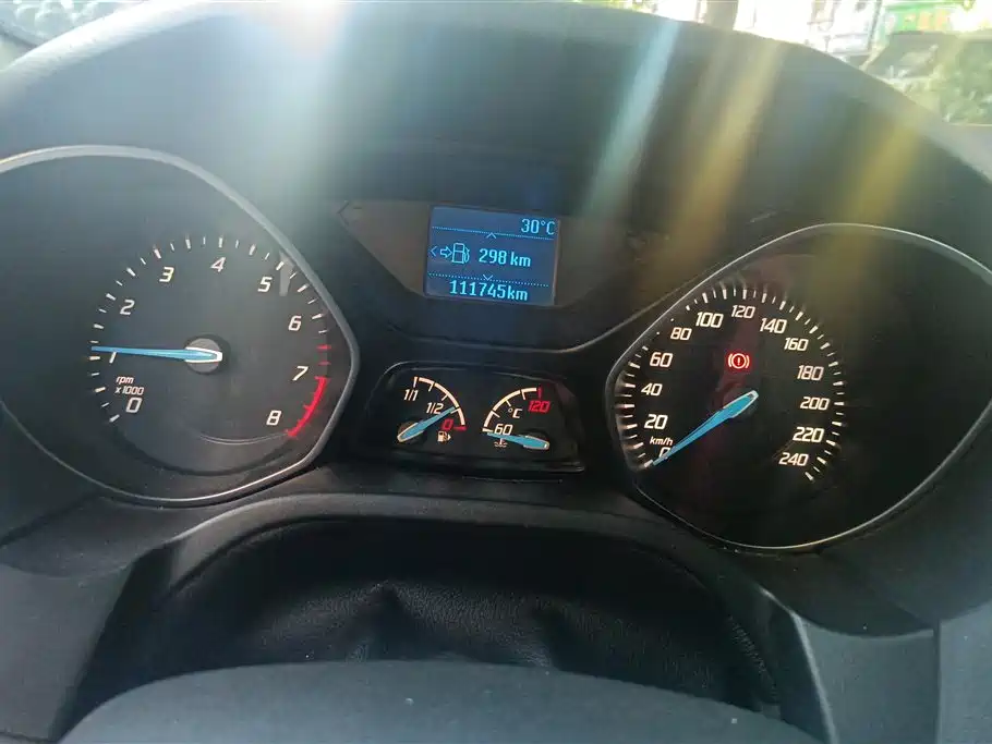Ford Focus 2014 — фото 14