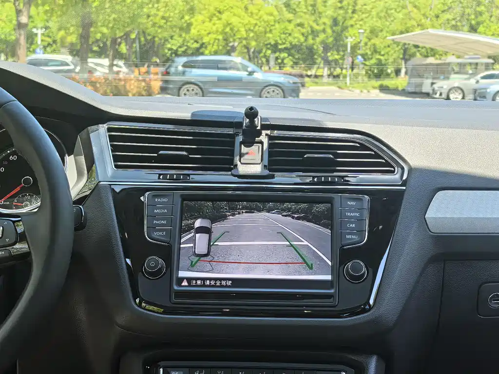 Volkswagen Tiguan L 2018 — фото 14