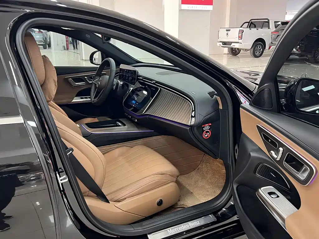 Mercedes-Benz E-Class 2024 — фото 10