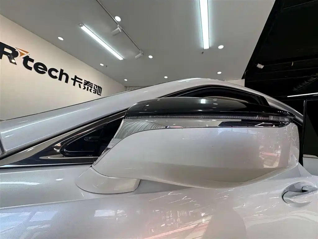 Lexus ES 2020 — фото 12