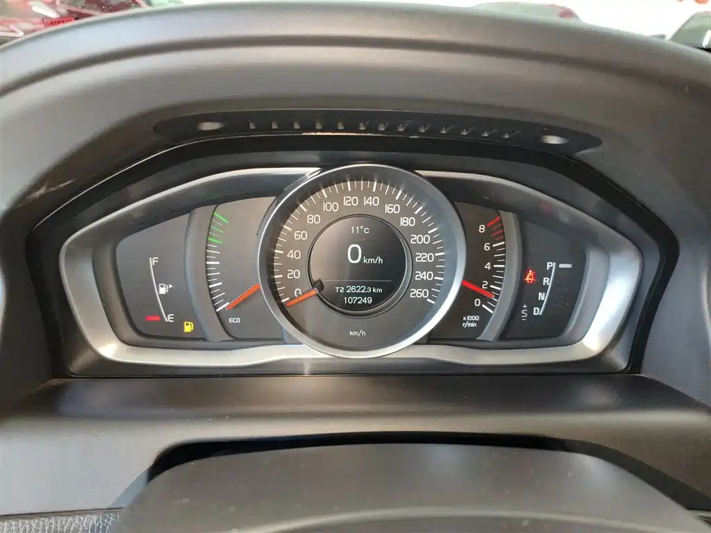 Volvo XC60 2017 — фото 12