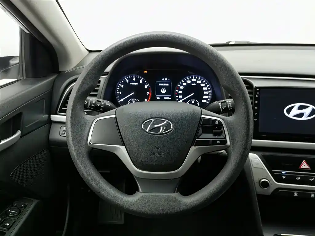 Hyundai Elantra 2019 — фото 11