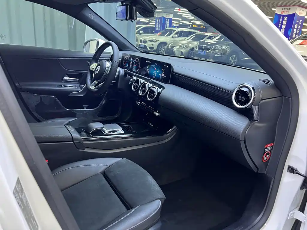Mercedes-Benz A-Class 2019 — фото 12