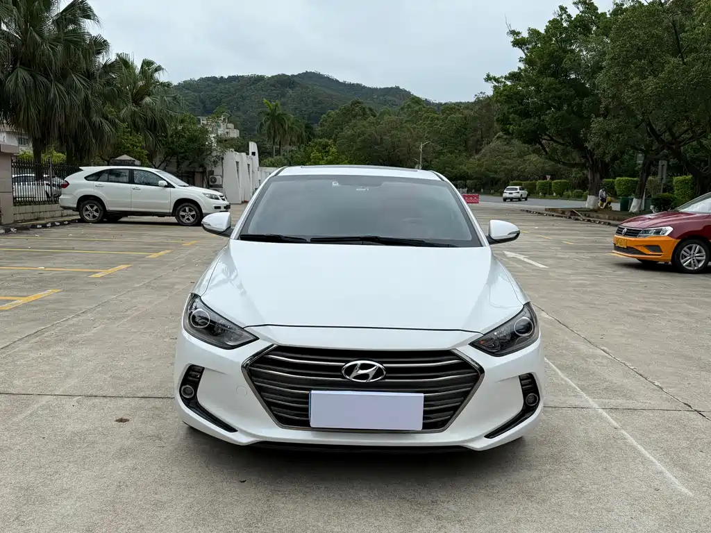 Hyundai Elantra 2019 — фото 2