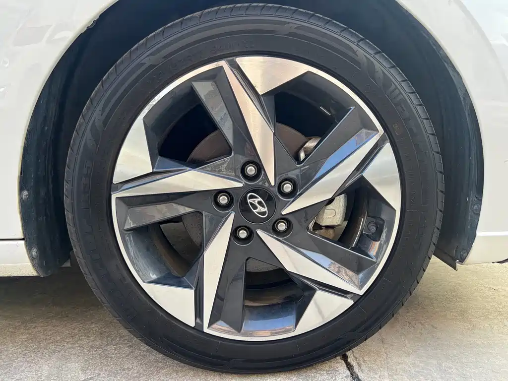 Hyundai Elantra 2022 — фото 16