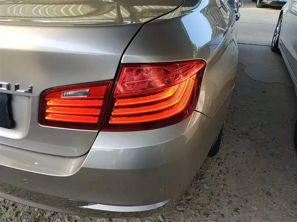 BMW 5 Series 2016 — фото 24