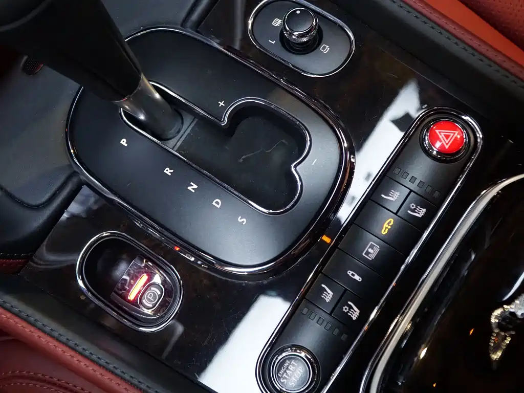 Bentley Flying Spur 2016 — фото 16