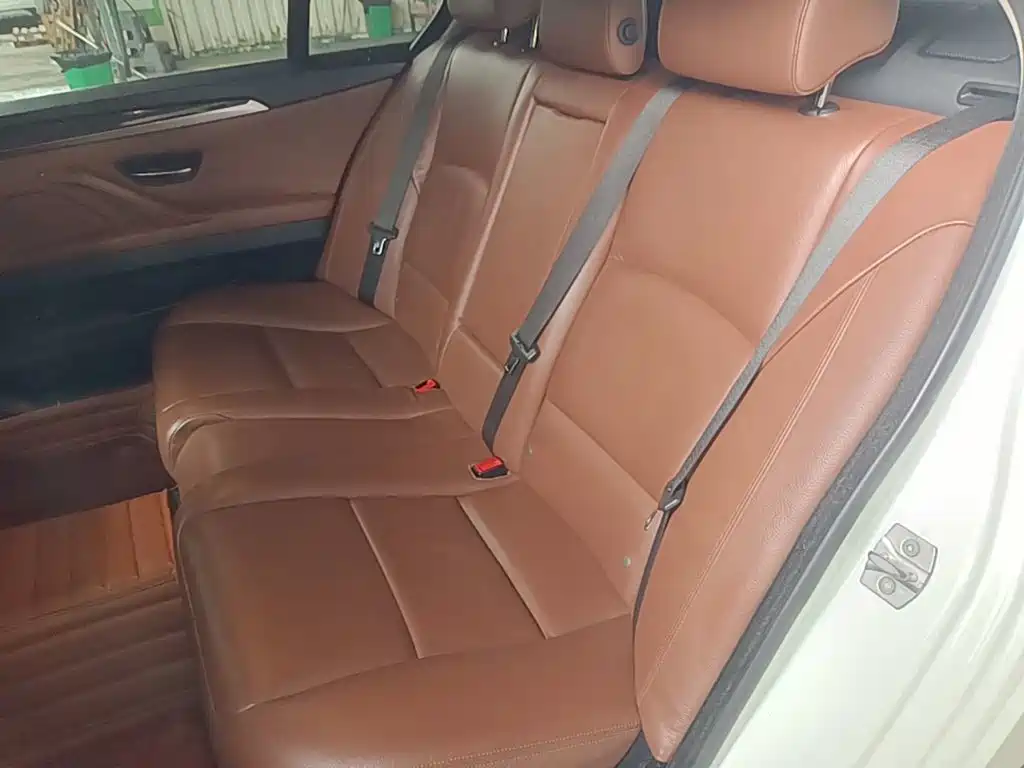 BMW 5 Series 2015 — фото 17